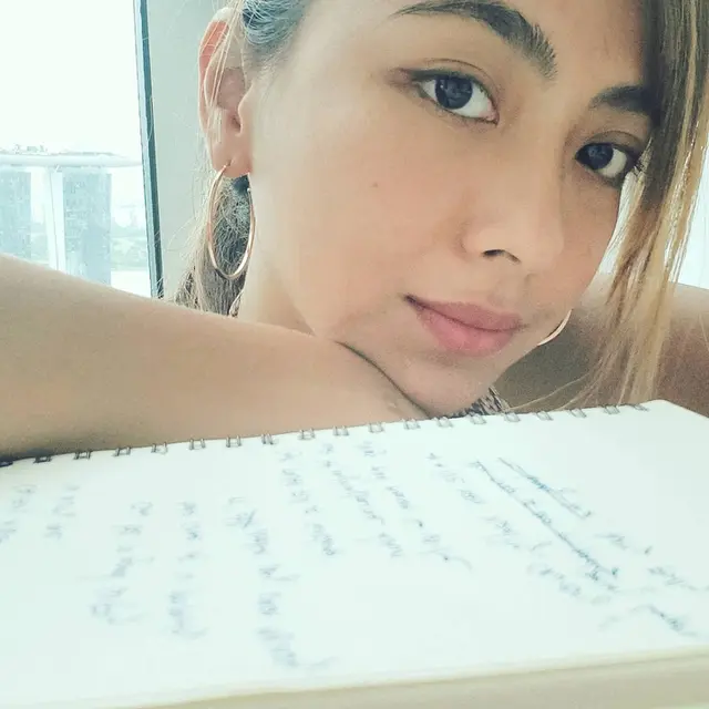 [Fimela] Awet Muda dan Menawan, Ini 6 Potret Cantik Nadia Vega