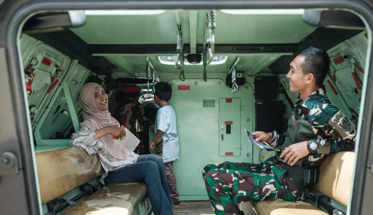 Pameran ini dalam rangka menyambut perayaan Hari Ulang Tahun (HUT) ke-80 Tentara Nasional Indonesia (TNI). (YASUYOSHI CHIBA/AFP)
