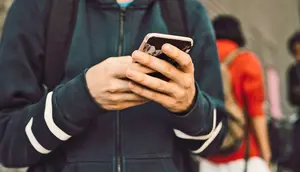 Studi: Screen Time Berlebihan Memicu Pikiran Bunuh Diri Mahasiswa