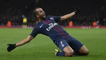 Gelandang Paris Saint-Germain, Lucas Moura, merayakan gol yang dicetaknya ke gawang Arsenal pada laga Liga Champions di Stadion Emirates, Inggris, Rabu (23/11/2016). (AFP/Justin Tallis)