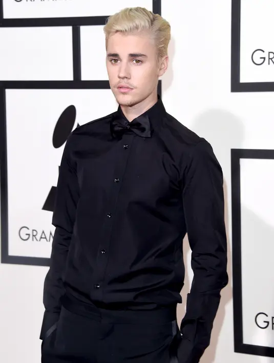 Tak hanya itu kedua mantan kekasih ini sering pamer kemesraan dengan pasangan barunya masing-masing. (AFP/Bintang.com)