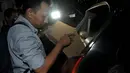 Penyidik KPK melakukan penggeledahan di rumah mantan Sekjen Partai Demokrat untuk mencari beberapa barang bukti tambahan (Liputan6.com/Johan Tallo)