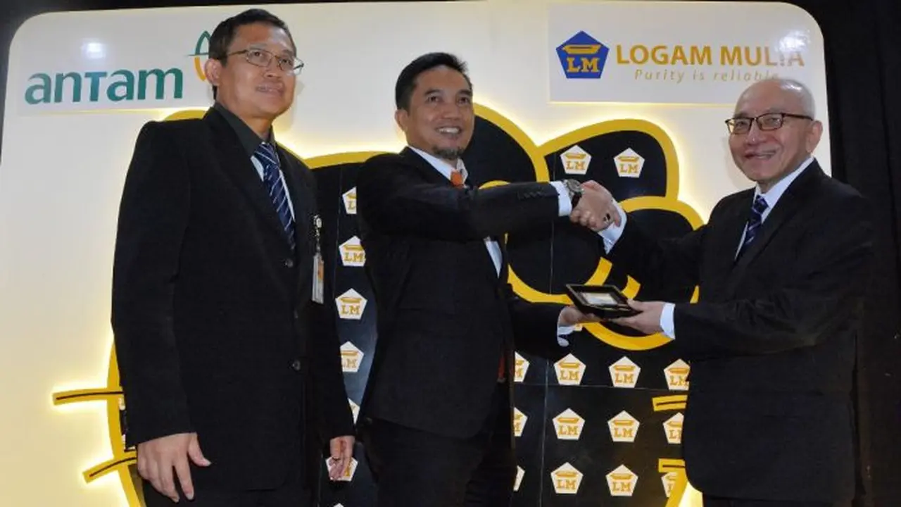 Serah terima produk emas batangan motif Hello Kitty dari ANTAM kepada MKK Co.Ltd (MKK).