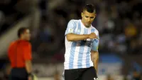 Penyerang Argentina, Sergio Aguero terpaksa menepi sebelum laga melawan Ekuador berakhir (Reuters/Martin Acosta)