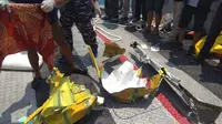 Evakuasi badan pesawat Lion Air JT 610 yang jatuh di Tanjung Karawang. (Merdeka.com)