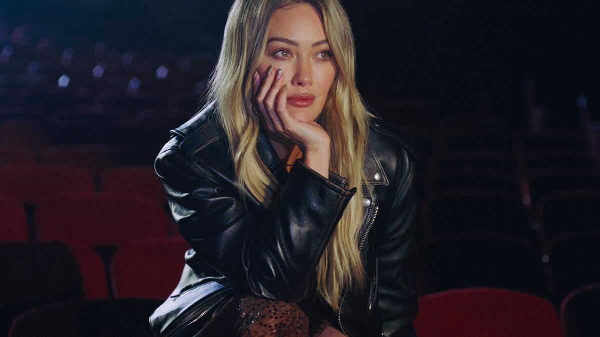 Lirik Lagu Mature dari Hillary Duff, Soal Percakapan Sang Penyanyi dengan Dirinya di Masa Kecil