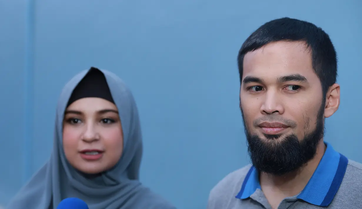 Shireen Sungkar resmi dipersunting Teuku Wisnu pada 17 November 2013. Pada 10 September 2014, Shireen melahirkan anak pertamanya yang diberi nama Adam Al Fatih. (Galih W. Satria/Bintang.com)