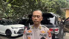 Dua Pelajar SMA Bandung Acungkan Pedang Samurai ke Polisi