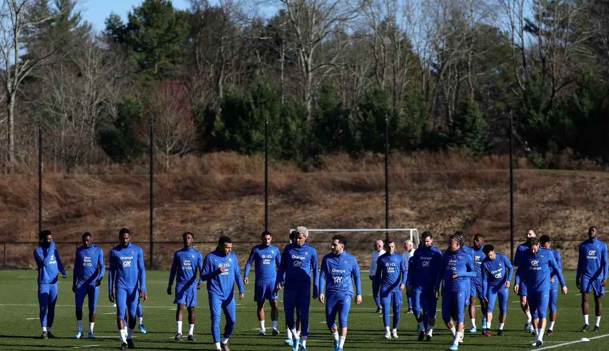 Ajang sepak bola paling bergengsi ini dijadwalkan bergulir pada 11 Juni hingga 19 Juli 2026. Tampak dalam foto, para pemain Timnas Prancis saat mengikuti sesi latihan di pusat pelatihan New England Revolution di Foxborough, Massachusetts, pada 25 Maret 202. (Franck FIFE/AFP)