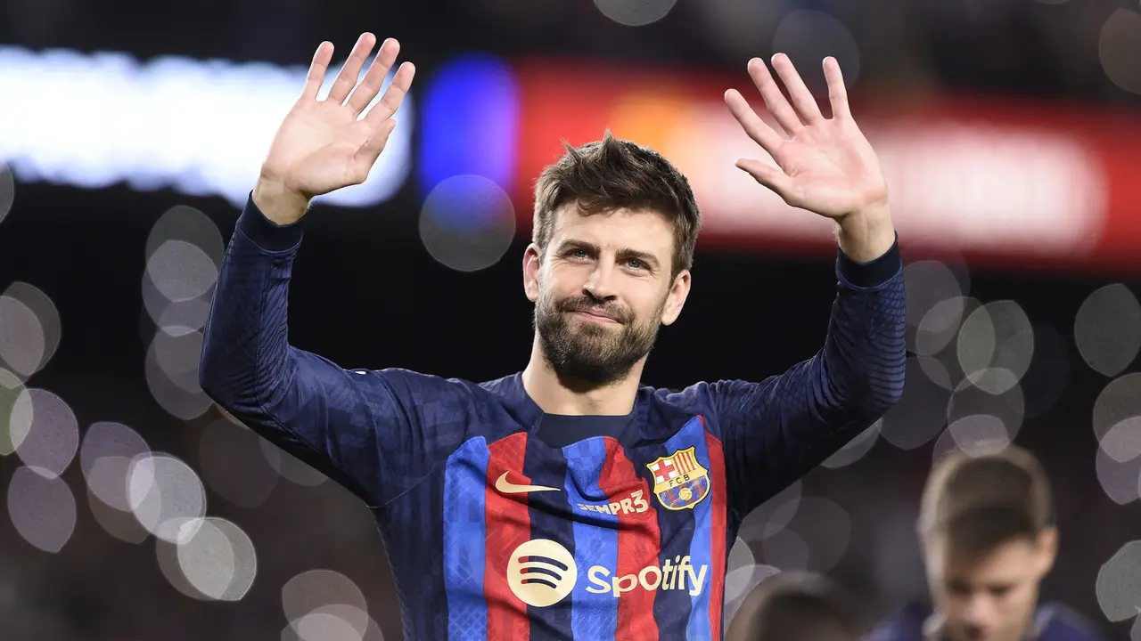 Foto: Gracias, Pique! Momen Pensiun Manis Gerard Pique, Bawa Barcelona Puncaki Klasemen Liga Spanyol