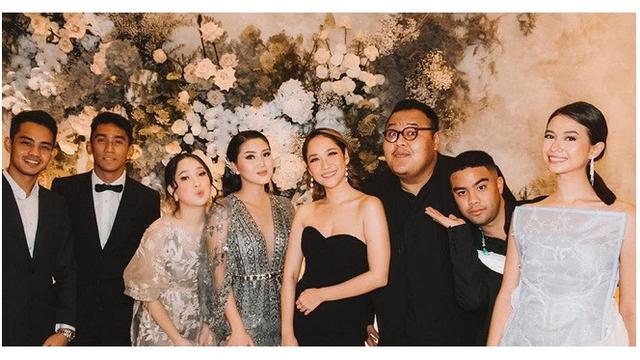 5 Potret Kebersamaan Bunga Citra Lestari dan Daffa Wardhana, Curi Perhatian