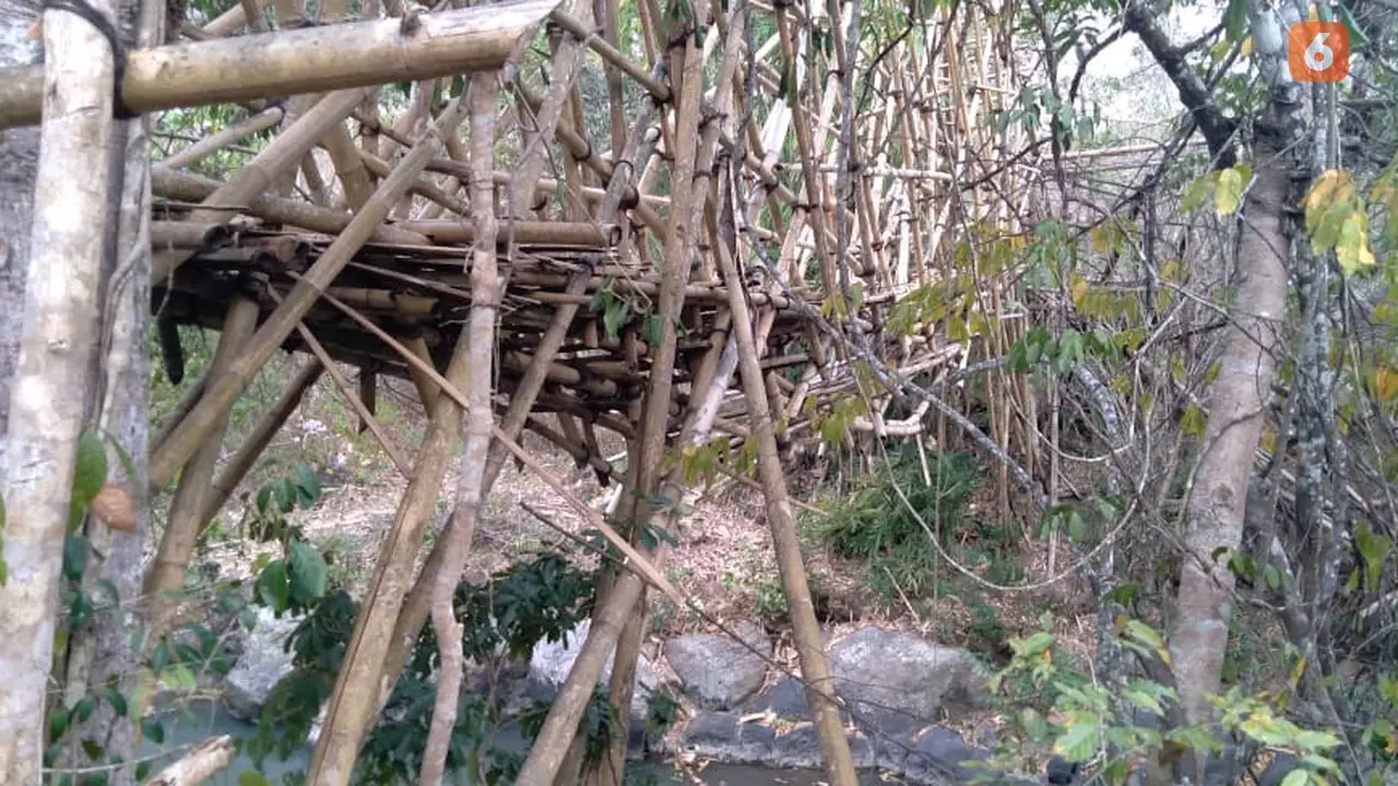 Jembatan titian bambu