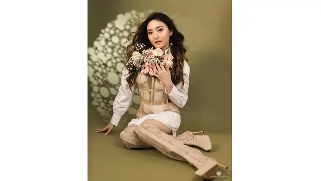 Disebut Mirip Artis Korea, Ini 6 Gaya Memukau Natasha Wilona saat Pemotretan