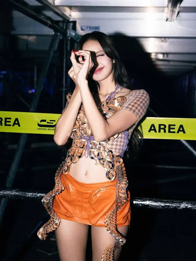 Busana Glamour Oranye