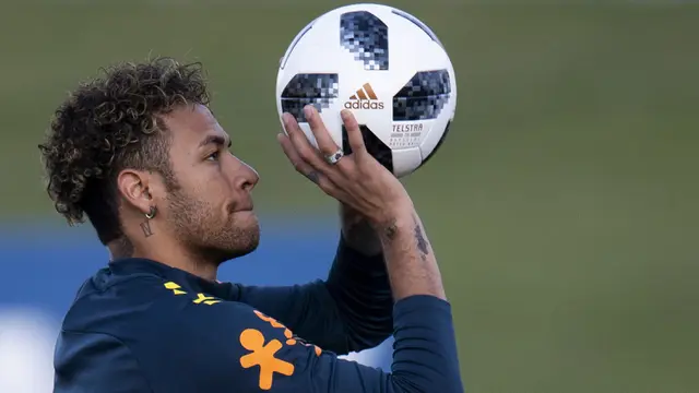 FOTO: Gaya Keren Neymar saat Latihan bersama Timnas Brasil