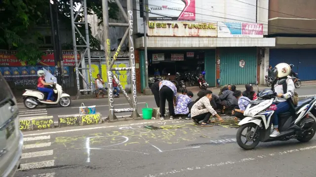 Kepala SMAN 2 Kota Malang Dicopot, Siswa Bersihkan Coretan Unjuk Rasa