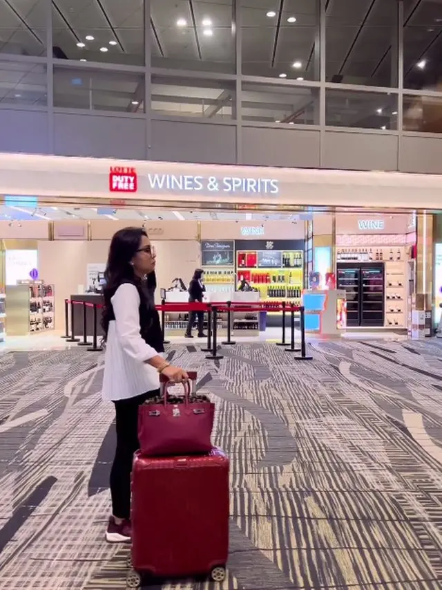 6 Potret Mayangsari Liburan ke Swiss, Tampil Elegan dengan Barang Branded