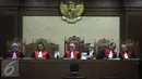Dirut PT Windhu Tunggal Utama, Abdul Khoir menjalani sidang perdana di Pengadilan Tipikor, Jakarta, Senin (4/4). Abdul Khoir didakwa memberikan suap kepada empat anggota Komisi V DPR dan satu pejabat Kementerian PUPR. (Liputan6.com/Faizal Fanani)