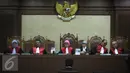 Dirut PT Windhu Tunggal Utama, Abdul Khoir menjalani sidang perdana di Pengadilan Tipikor, Jakarta, Senin (4/4). Abdul Khoir didakwa memberikan suap kepada empat anggota Komisi V DPR dan satu pejabat Kementerian PUPR. (Liputan6.com/Faizal Fanani)