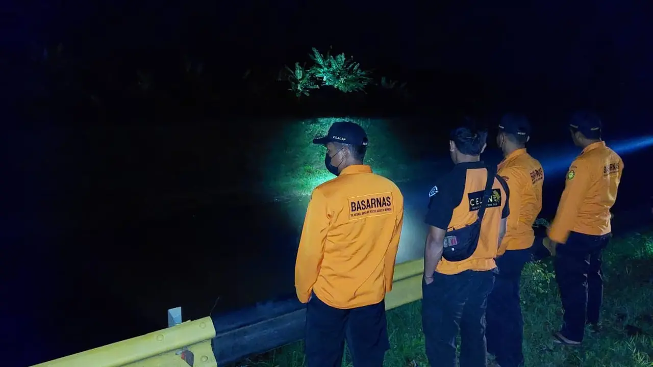Tenggelam usai jatuh dari sepeda motor. (Foto: Liputan6.com/Basarnas)