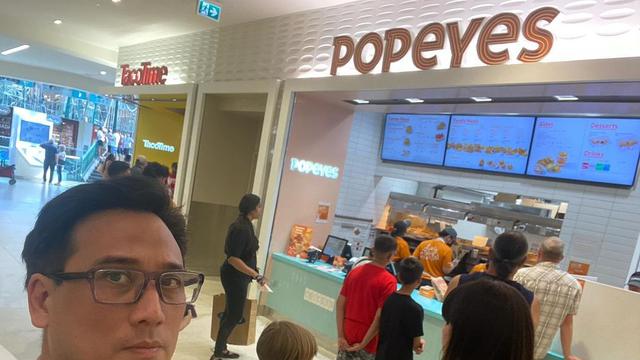 7 Potret Tengku Firmansyah yang Kini Jadi Tukang Besi di Kanada, Tampil Santai