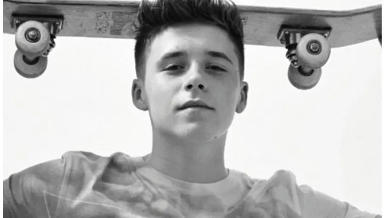 Brooklyn Beckham menjadi model untuk T-Shirt musim semi