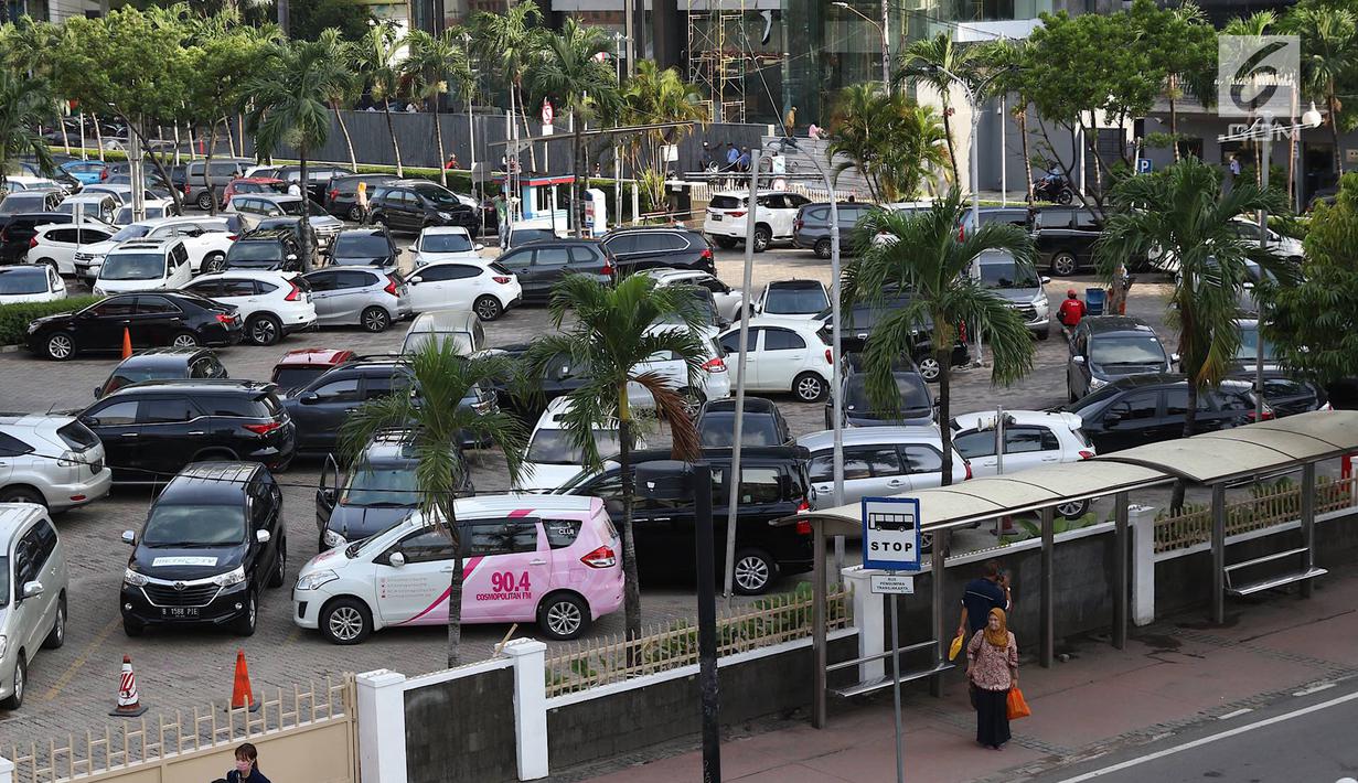 FOTO: Anies Baswedan Rencanakan Pembangunan Lahan Parkir di Luar