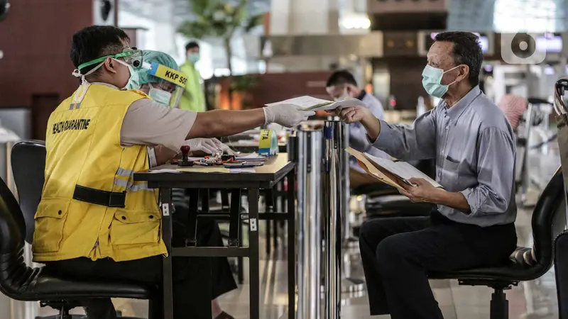 FOTO: Layanan Transportasi Dibuka, Bandara Soetta Terpantau Belum Normal