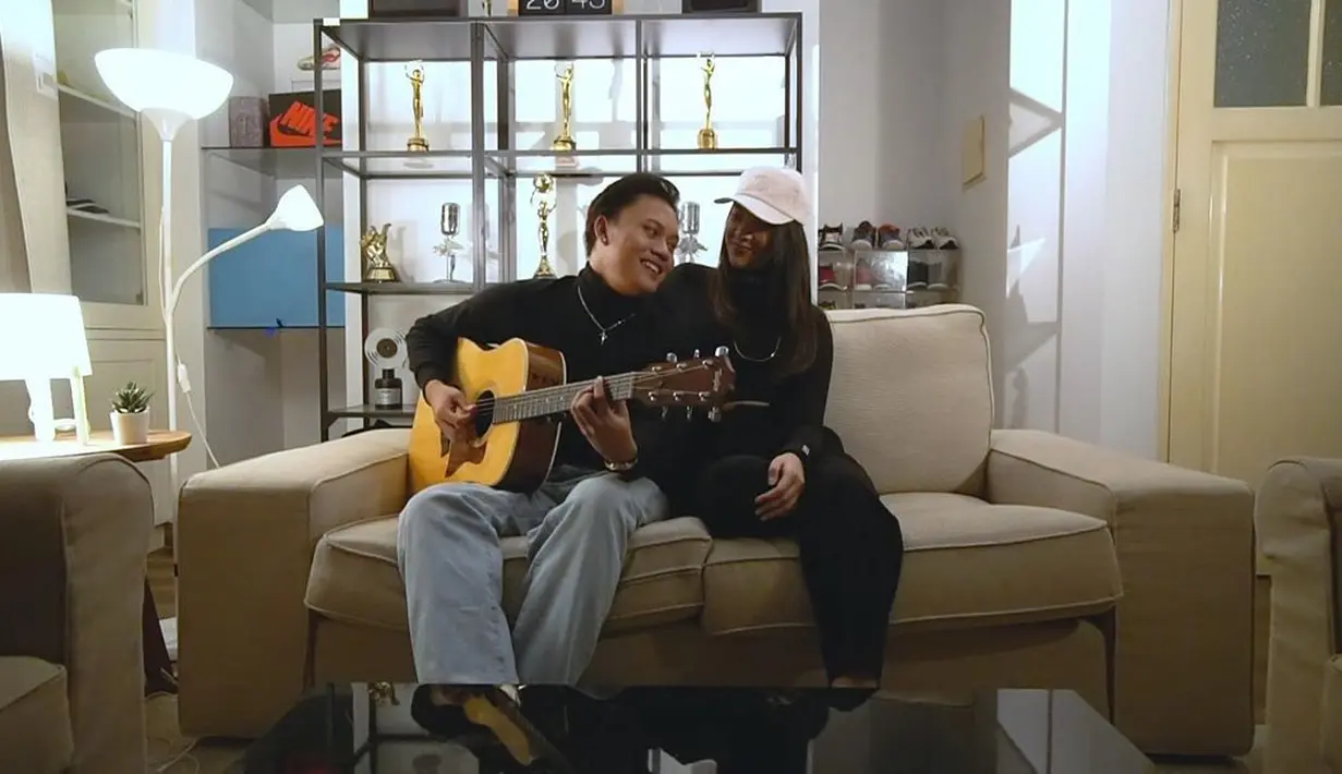 Namun, Rizky Febian mengatakan bahwa ia masih nyaman dengan statusnya sebagai sahabat Anya Geraldine. "Karena mungkin kita sudah terlalu nyaman untuk menjadi sahabat saat ini," terangnya. (Instagram/rizkyfbian)