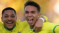 Zona Conmebol yang mendapat jatah 4 negara pada putaran final Piala Dunia U-20 2023 di Indonesia hampir merampungkan putaran akhir babak kualifikasi. Setelah Argentina, juara Piala Dunia 2022 untuk level senior dipastkan tak lolos ke Piala Duia U-20 di Indonesia, dua raksasa Amerika latin lainnya, Brasil dan Uruguay justru telah memastikan tampil di Indonesia. Hasil itu didapat setelah keduanya meraih kemenangan ketiganya pada Selasa (7/2/2023) pagi WIB dalam laga yang digelar di Bogota, Kolombia. (AFP/Daniel Munoz)