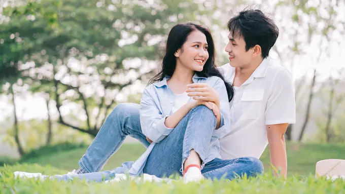 perempuan dan pasangan oktober 1