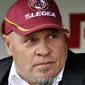 Ekspresi pelatih Livorno, Serse Cosmi.