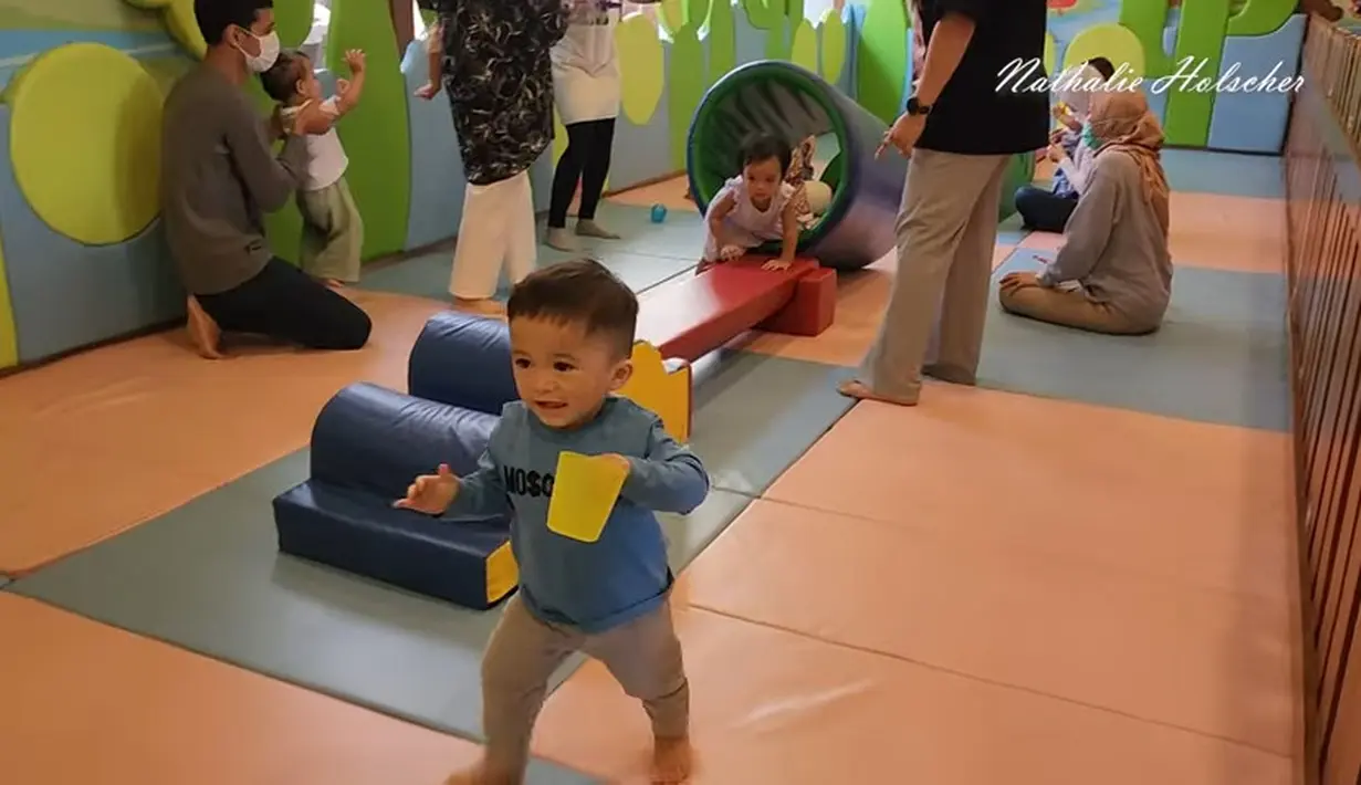 [Youtube/NATHALIE HOLSCHER]