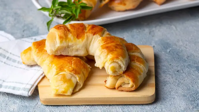 croissant pisang keju