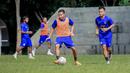 <p>Arema FC menggelar latihan perdana untuk persiapan Liga 1 2022/2023 di Lapangan Universitas Brawijaya Malang, Selasa (10/5/2022). (Bola.com/Iwan Setiawan)</p>