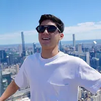 Maia Estianty mendoakan agar Al Ghazali selalu bahagia, sukses dan menjadi anak saleh.  "Juga selalu bernasib baik dan beruntung, tambah cerdas dan creative, tambah makmur, selalu mendapat petunjuk dan selalu mengikuti petunjuk dari Allah," kata Maia. (Foto: Instagram/ maiaestiantyreal)