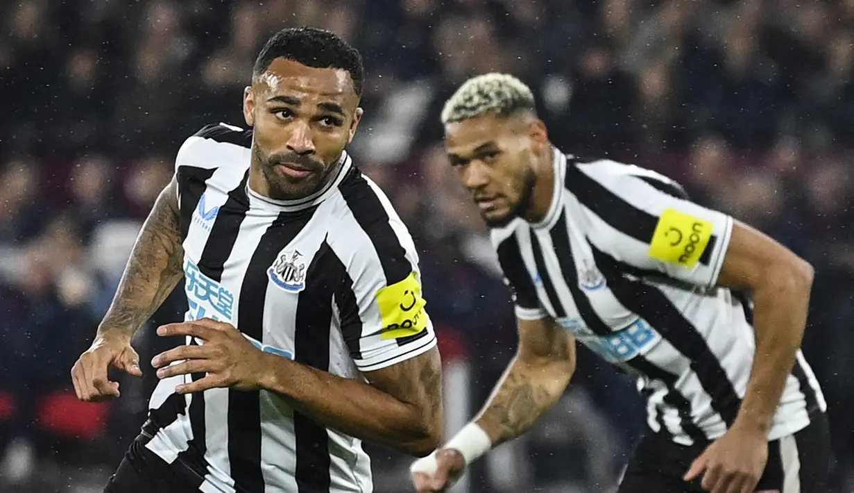 Newcastle langsung unggul cepat 2-0 di awal babak pertama lewat gol Calum Wilson menit keenam dan gol Joelinton menit ke-13. (AFP/Justin Tallis)