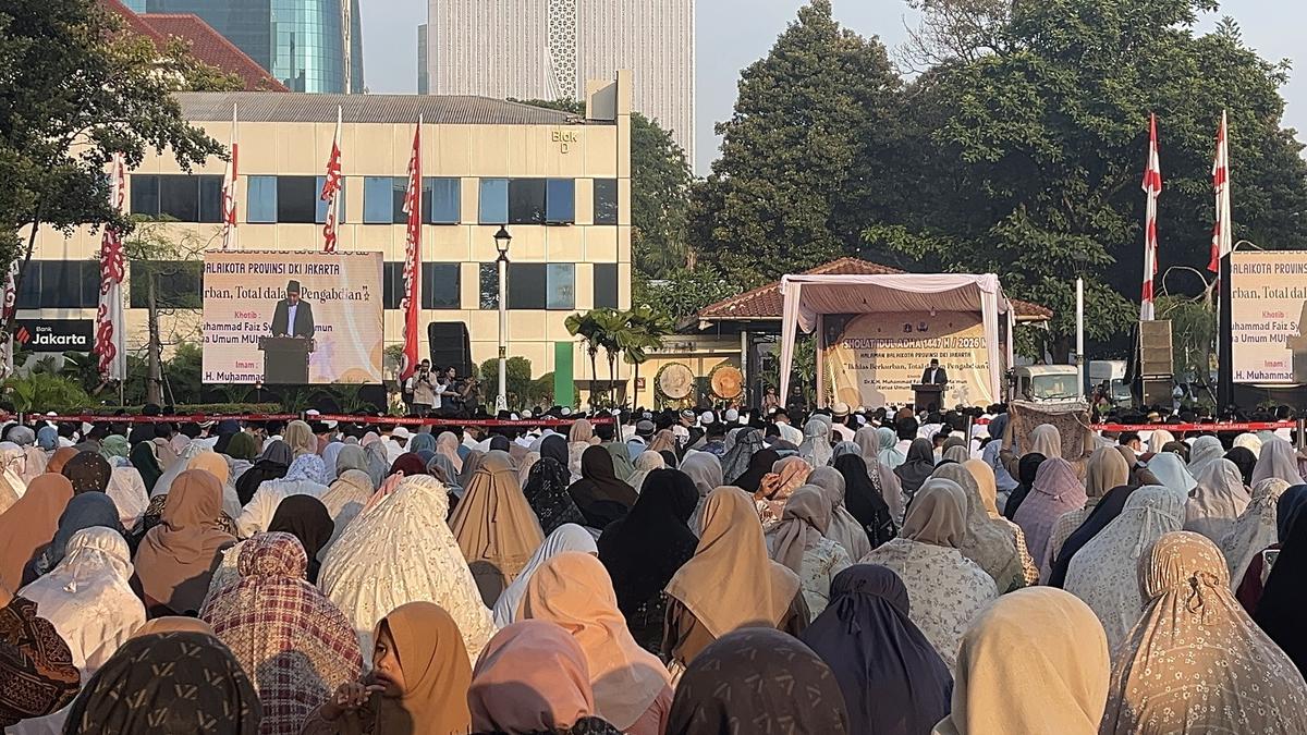 Salat Id di Balai Kota DKI, Khatib Gus Faiz Ajak Umat Teladani Keikhlasan Nabi Ibrahim