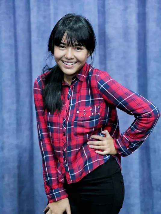 "Lokasi syutingnya juga ada di laut, hutan, pulau Seribu, air terjun. Pokoknya jauh lebih seru deh cerita Mermaid in Love 2 ini, sekarang udah syuting untuk 11 episode jadi bikin penasaran kan," tuturnya. (Adrian Putra/Bintang.com)