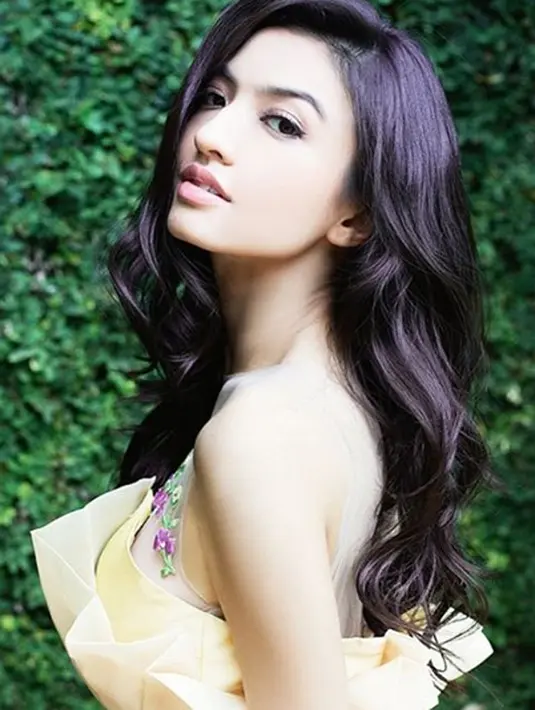 Aktris sekaligus model Raline Shah memang memiliki paras yang cantik.  (via instagram/@raline_shah)