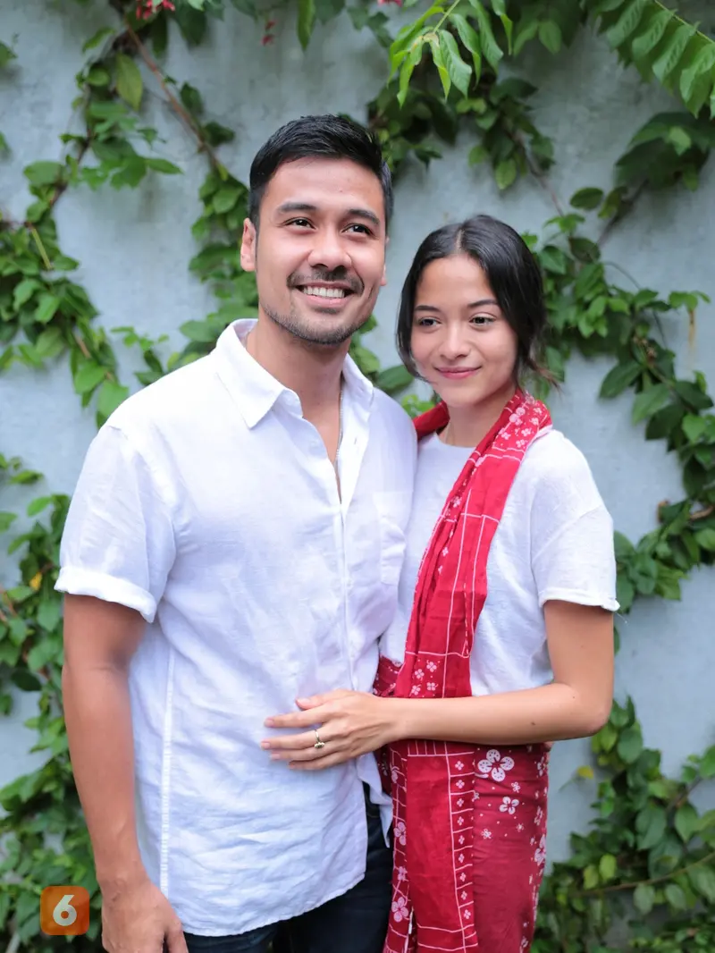 [Bintang] Chicco Jerikho dan Putri Marino