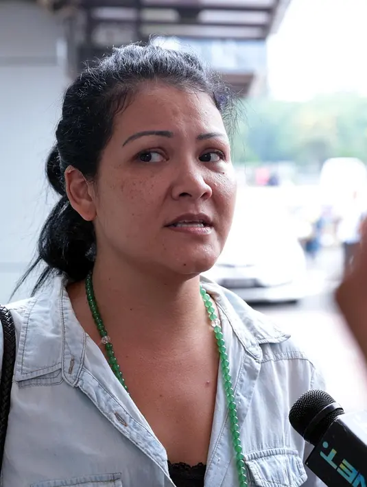 Selain itu, ternyata Melanie memiliki satu benda kenangan yang menjadi saksi kedatangan anjing kesayangannya itu untuk pertama kali di rumahnya. Sebuah kursi bekas yang berada di sudut rumahnya. (Deki Prayoga/Bintang.com)