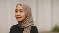 7 Model Hijab Layer Simpel Biar Penampilan Enggak Terlihat Tua