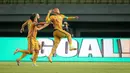 <p>Pemain Bhayangkara FC, Anderson Salles (kanan) melakukan selebrasi setelah mencetak gol pertama timnya ke gawang Persita Tangerang pada laga lanjutan BRI Liga 1 2023/2024 antara Bhayangkara FC melawan Persita Tangerang di Stadion Patriot Candrabhaga, Bekasi, Minggu (17/12/2023). (Bola.com/Bagaskara Lazuardi)</p>