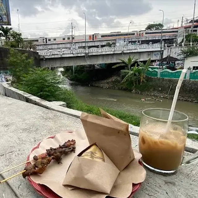 Angkringan Kopi Joss Pak Tomi (Google Maps/Afiqul Adib)