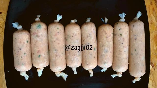 Resep sosis sapi homemade. (dok. Cookpad @kenz_kitchen)