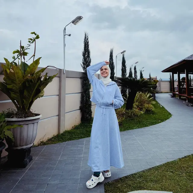 9 Hoodie Wanita Hijab yang Populer, Bikin Tampilan Jadi Stylish dan Modis