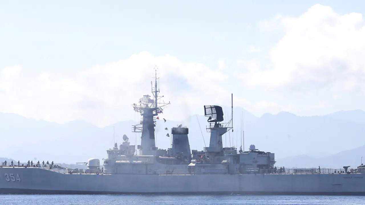 FOTO: Operasi Pencarian Kapal Selam KRI Nanggala 402 Terus Dilanjutkan