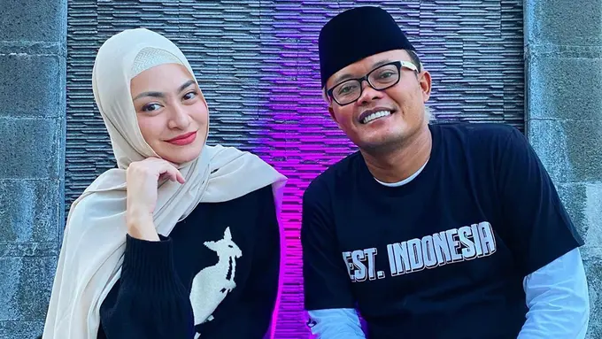 Potret Nathalie Holscher Pakai Hijab. (Sumber: Instagram/ferdinan_sule)