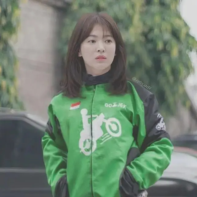 Kumpulan Potret Artis Korea yang Terlihat Menawan saat Berpakaian Seperti Driver Ojol (ist)
